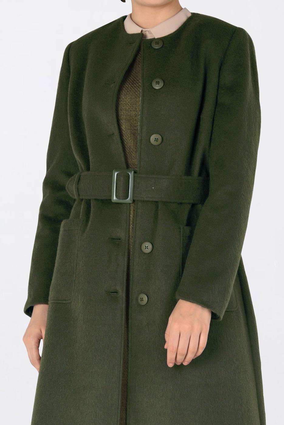 Tesettür giyim HAKİ ALVİNA DÜĞMELİ KEMERLİ KAŞE MANTO 9817 