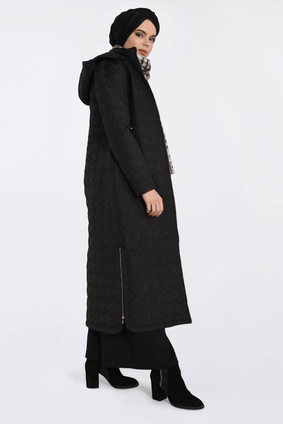 Tesettür giyim SİYAH KAPÜŞONLU YANLARI FERMUAR DETAYLI MANTO 9826 