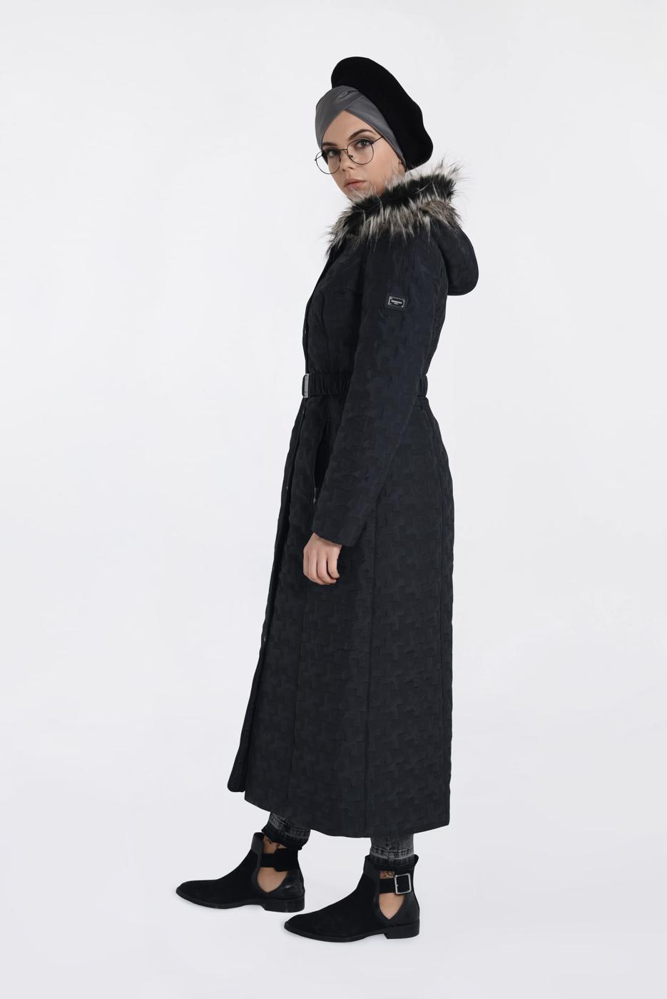 Tesettür giyim SİYAH KAPÜŞONLU KÜRKLÜ KEMERLİ MANTO 9828