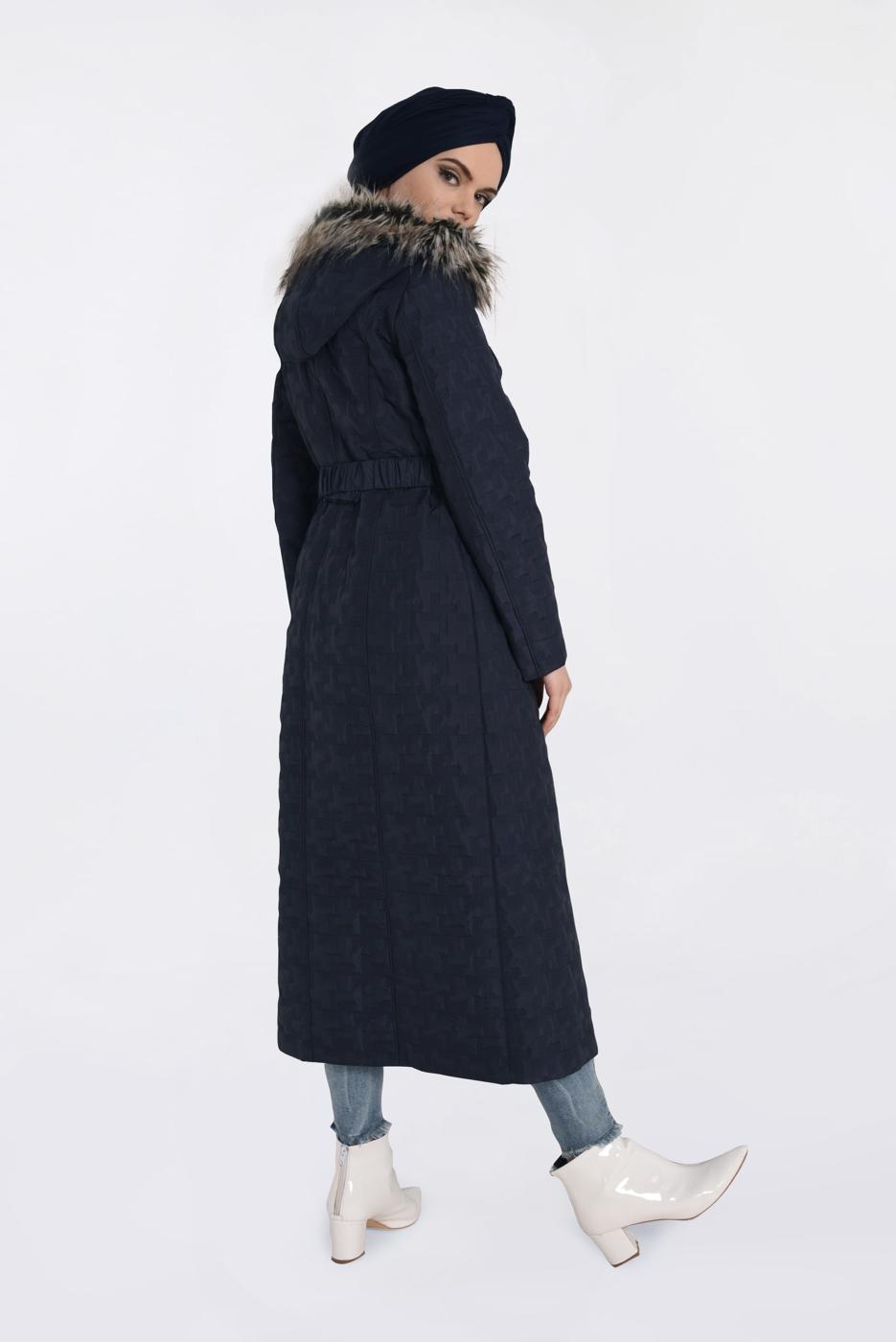 Tesettür giyim LACİVERT KAPÜŞONLU KÜRKLÜ KEMERLİ MANTO 9828