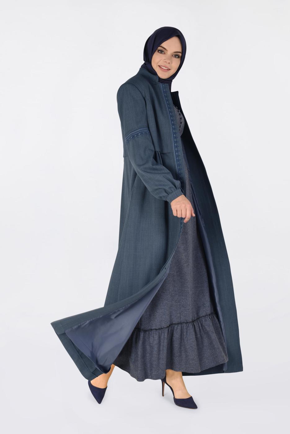 Tesettür giyim GRİ İŞLEME DETAYLI GİZLİ DÜĞMELİ PARDESÜ 1343