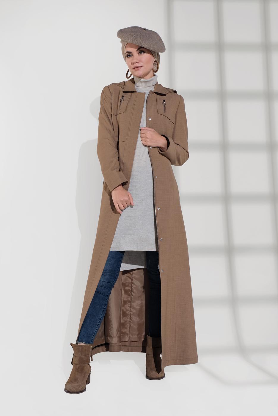 Tesettür giyim BEJ KAPÜŞONLU FERMUAR DETAYLI PARDESÜ 1349 