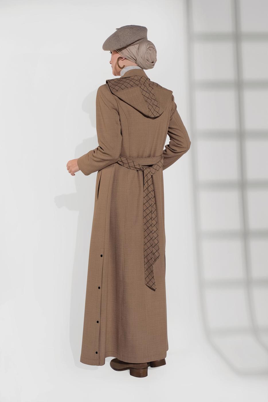 Tesettür giyim BEJ KAPÜŞONLU FERMUAR DETAYLI PARDESÜ 1349 