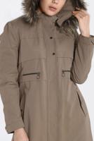 Tesettür giyim KAHVE KAPÜŞONU KÜRKLÜ ÇITÇITLI PARKA 9761