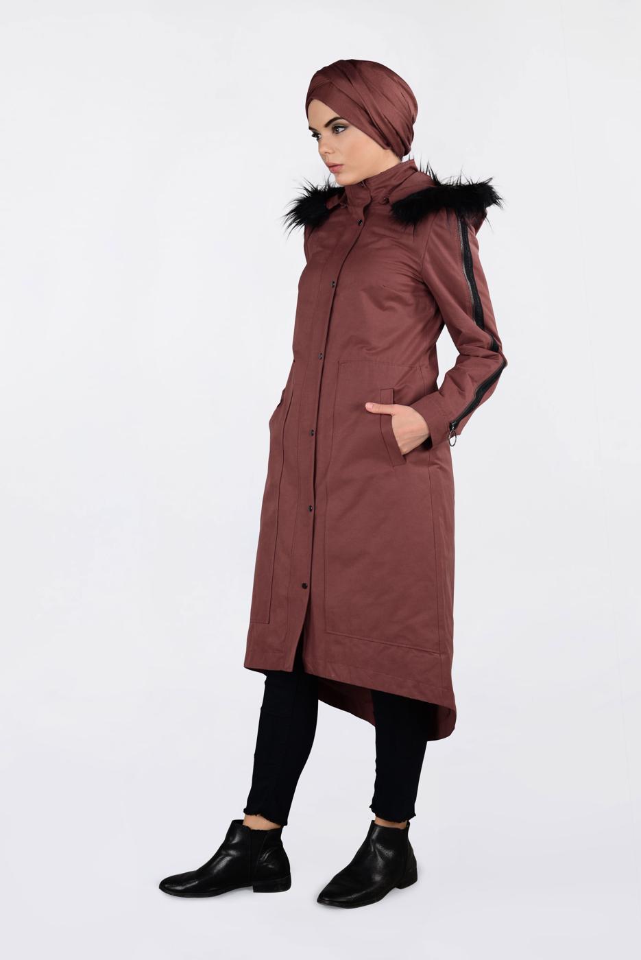 Tesettür giyim KAHVE KAPÜŞONU KÜRKLÜ KOLLARI FERMUAR DETAYLI PARKA 9775