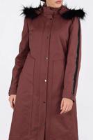 Tesettür giyim KAHVE KAPÜŞONU KÜRKLÜ KOLLARI FERMUAR DETAYLI PARKA 9775