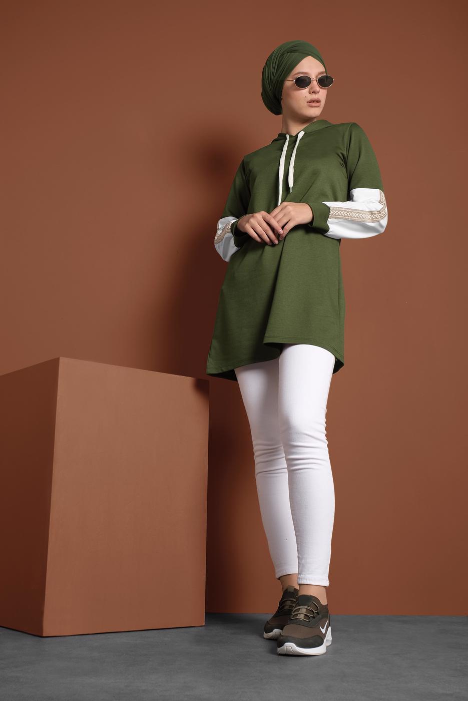 Tesettür giyim HAKİ KAPÜŞONLU NAKIŞ DETAYLI EŞOFMAN TUNİK 2655
