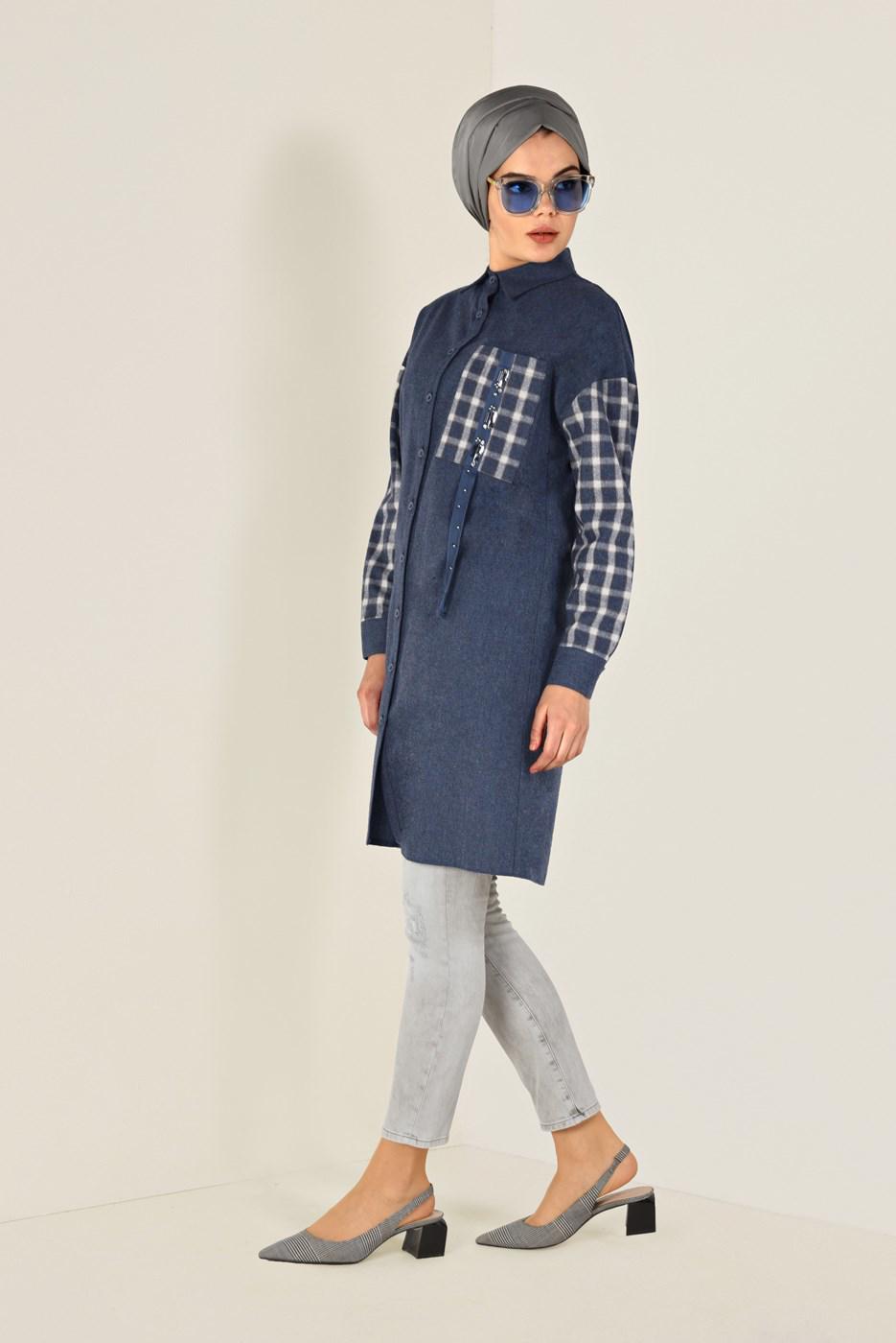 Tesettür giyim LACİVERT DÜĞMELİ KARE DESEN DETAYLI TUNİK 4633