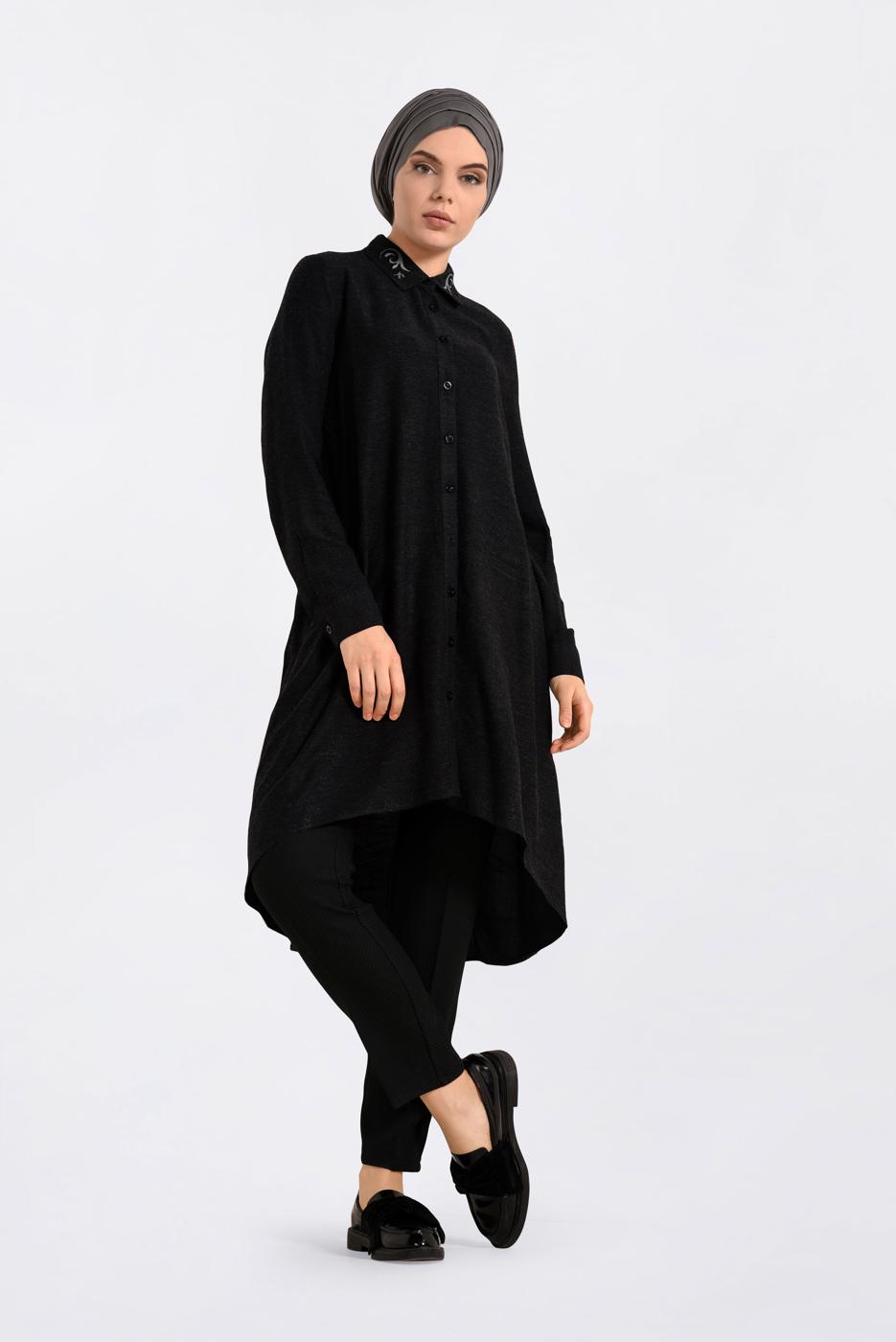 Tesettür giyim SİYAH NAKIŞ DETAYLI DÜĞMELİ TUNİK 4720