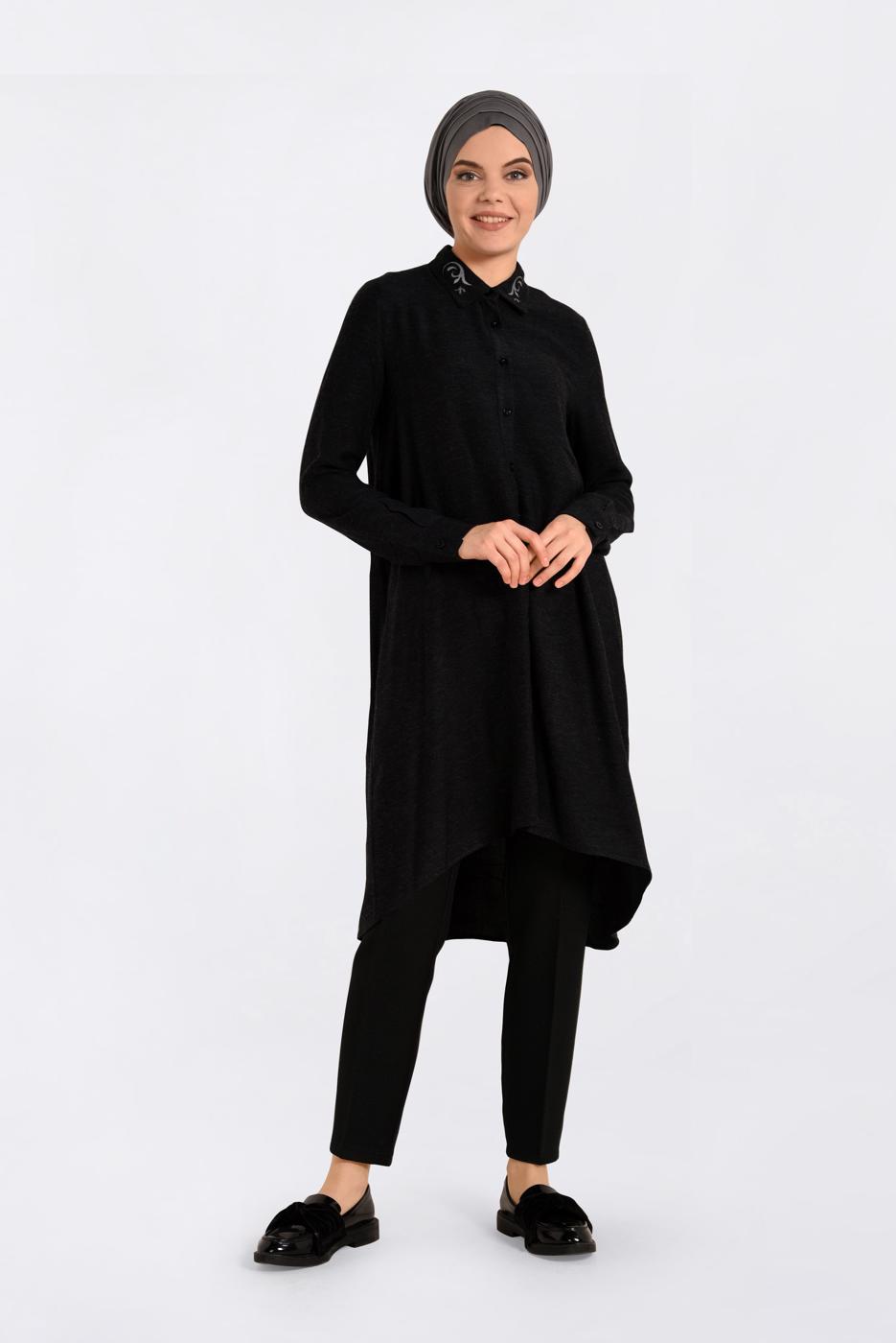 Tesettür giyim SİYAH NAKIŞ DETAYLI DÜĞMELİ TUNİK 4720