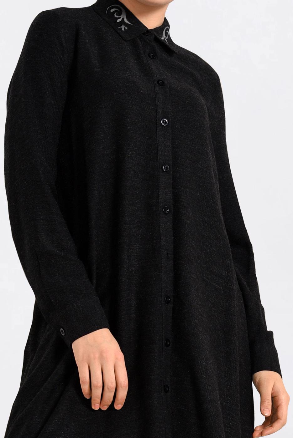 Tesettür giyim SİYAH NAKIŞ DETAYLI DÜĞMELİ TUNİK 4720