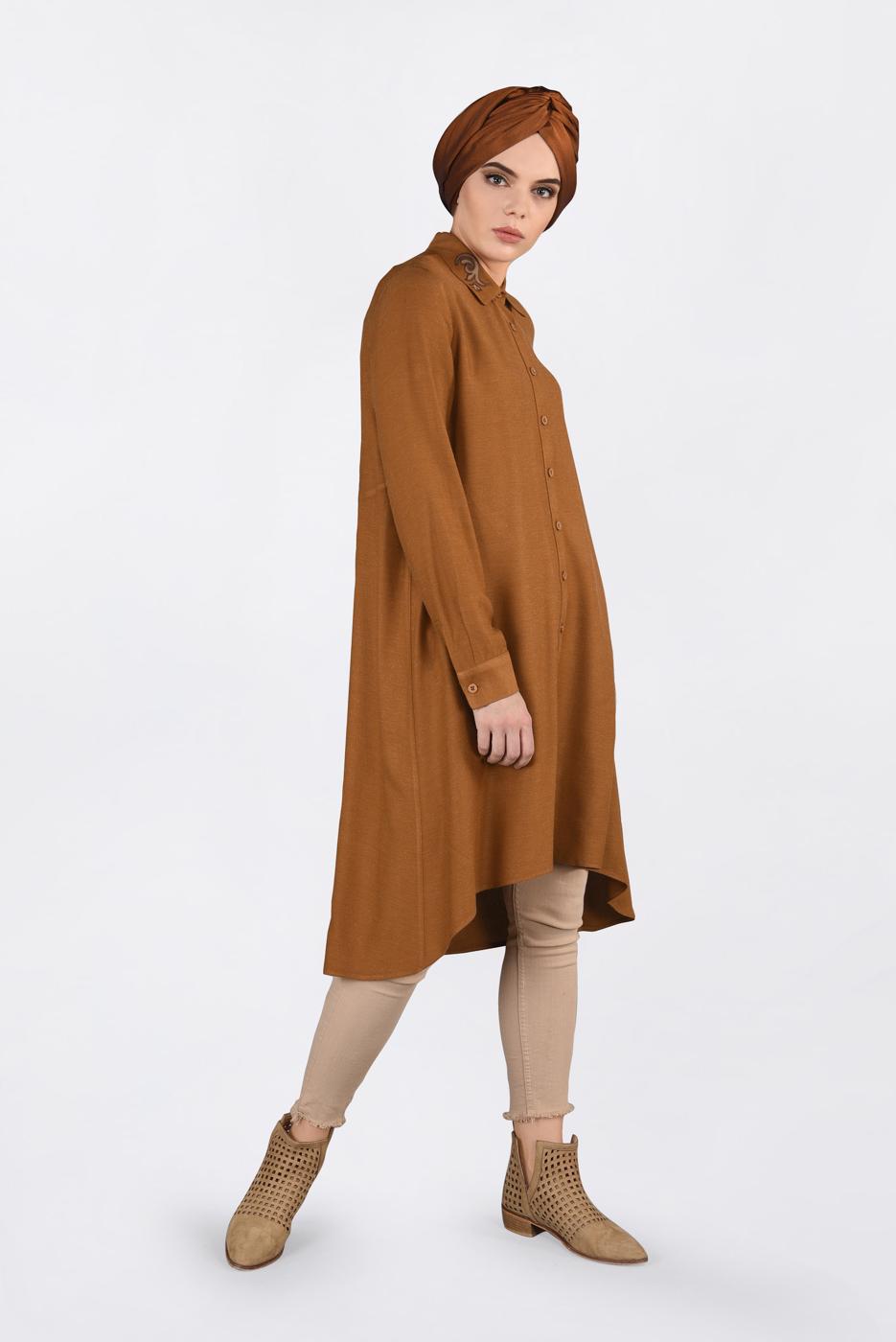 Tesettür giyim TABA NAKIŞ DETAYLI DÜĞMELİ TUNİK 4720