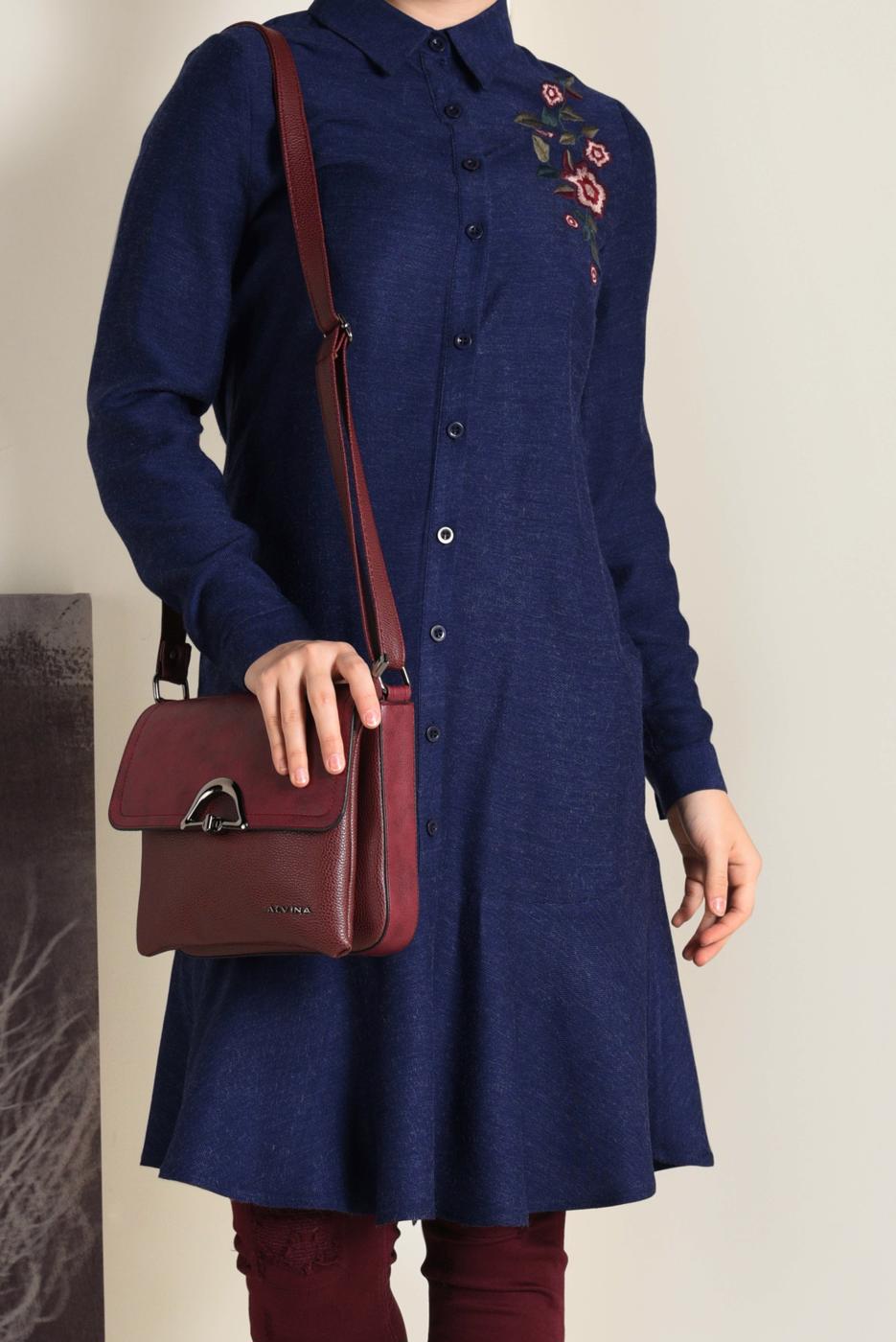 Tesettür giyim LACİVERT İŞLEME DETAYLI DÜĞMELİ TUNİK 4737