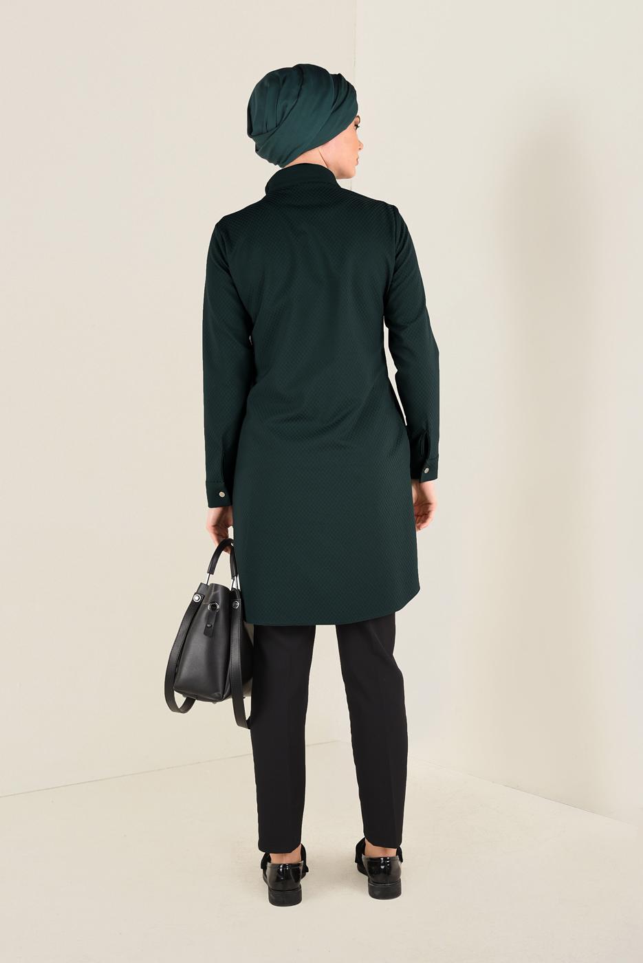 Tesettür giyim YEŞİL HAKİM YAKA BAĞCIKLARI ZİNCİR DETAYLI TUNİK 4772