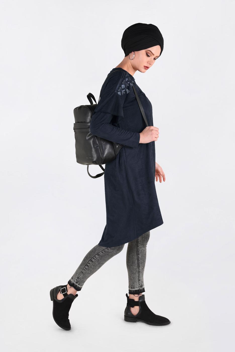 Tesettür giyim SİYAH OMUZLARI NAKIŞLI VOLANLI TUNİK 4777 