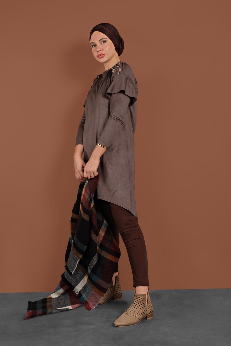 Tesettür giyim GRİ OMUZLARI NAKIŞLI VOLANLI TUNİK 4777 