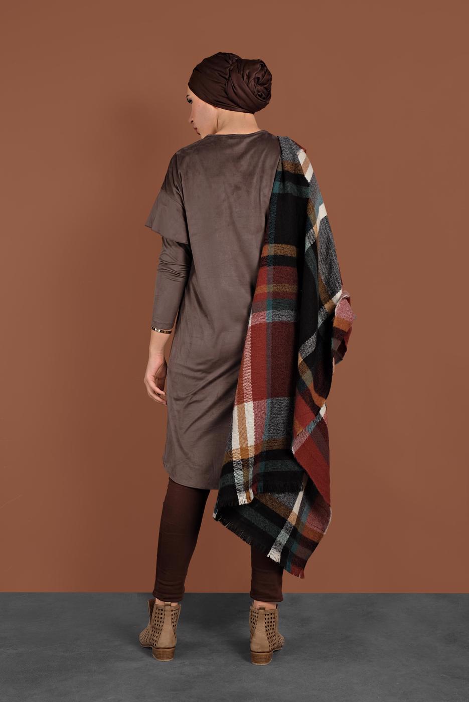 Tesettür giyim GRİ OMUZLARI NAKIŞLI VOLANLI TUNİK 4777 