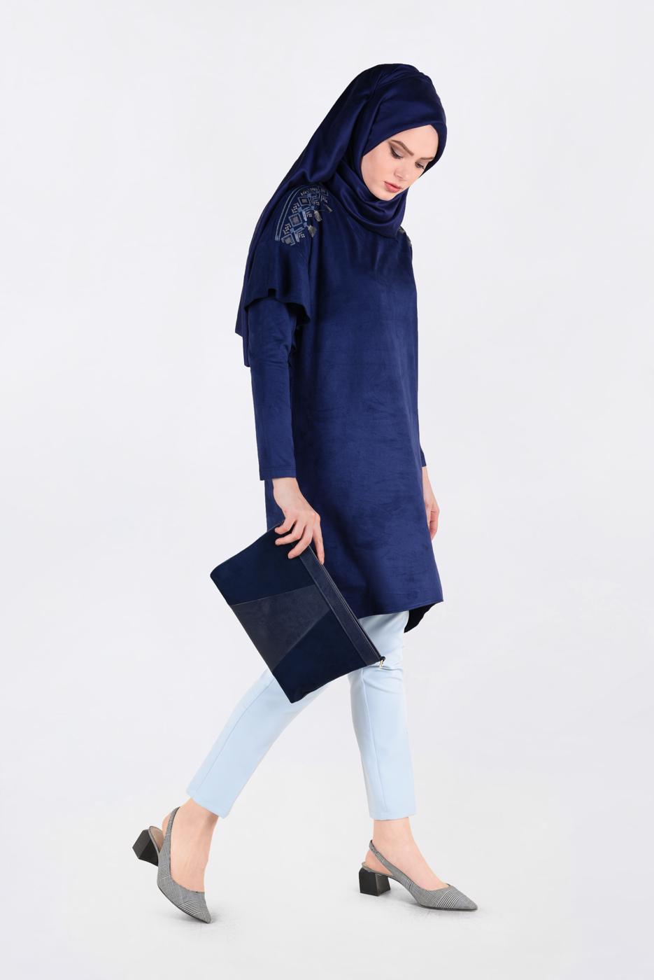 Tesettür giyim LACİVERT OMUZLARI NAKIŞLI VOLANLI TUNİK 4777 