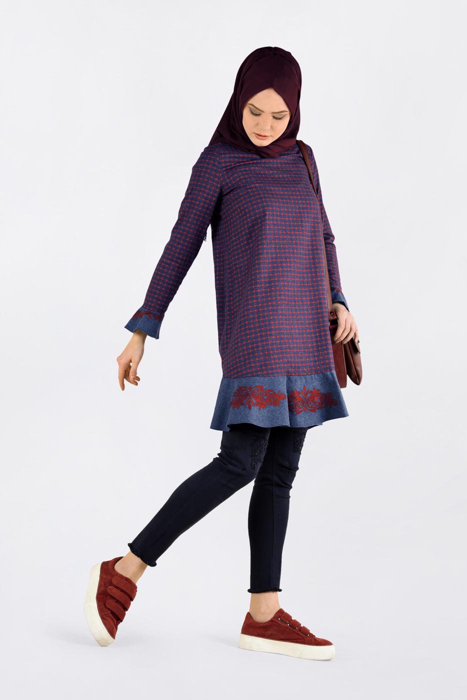 Tesettür giyim LACİVERT PÖTİKARE DESENLİ ETEK UCU VOLANLI VE İŞLEMELİ TUNİK 4793