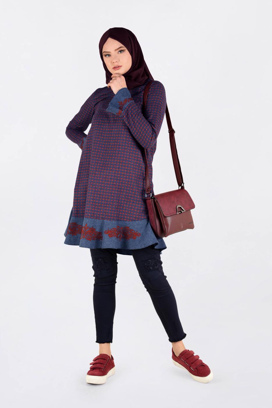 Tesettür giyim LACİVERT PÖTİKARE DESENLİ ETEK UCU VOLANLI VE İŞLEMELİ TUNİK 4793