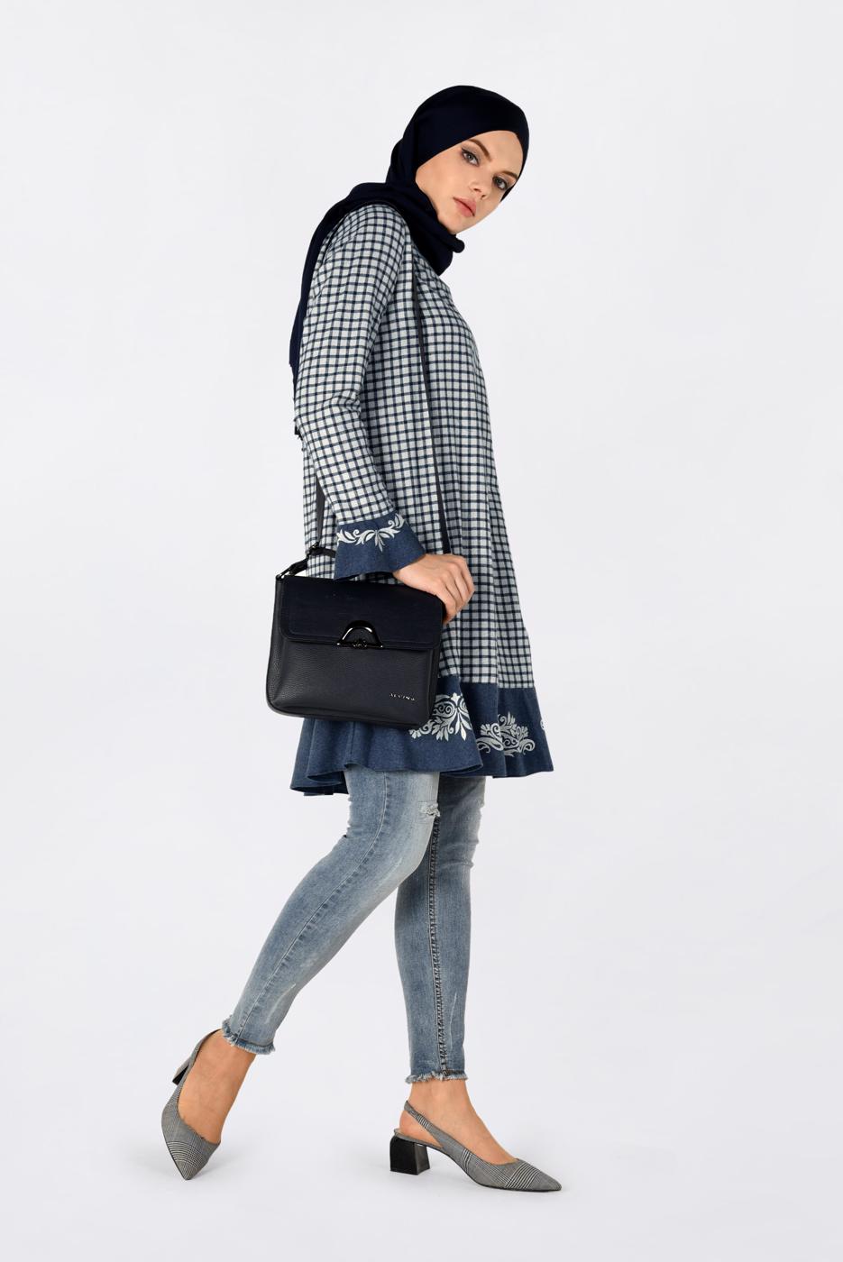 Tesettür giyim LACİVERT PÖTİKARE DESENLİ ETEK UCU VOLANLI VE İŞLEMELİ TUNİK 4793