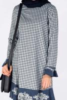 Tesettür giyim LACİVERT PÖTİKARE DESENLİ ETEK UCU VOLANLI VE İŞLEMELİ TUNİK 4793