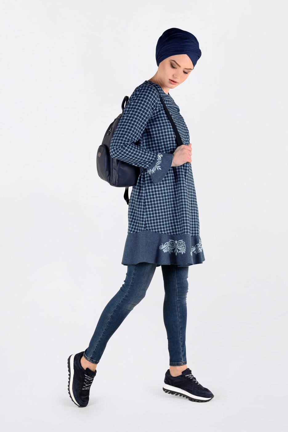 Tesettür giyim LACİVERT PÖTİKARE DESENLİ ETEK UCU VOLANLI VE İŞLEMELİ TUNİK 4793