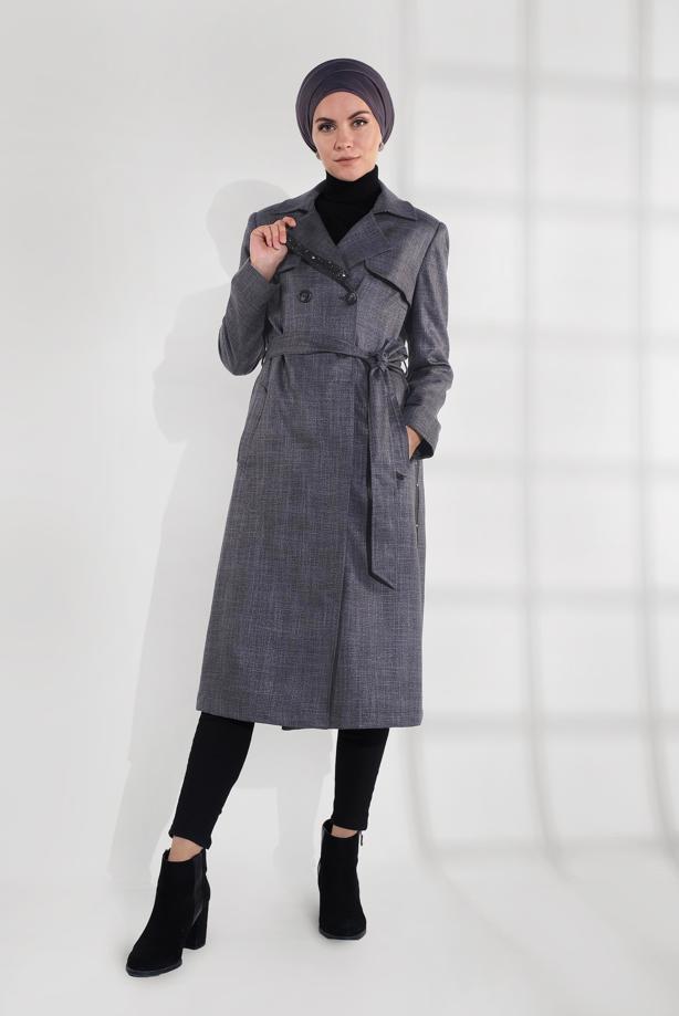 Vêtements hijab NOIR IMPERMÉABLE À CROISÉ À CLOUTÉ AVEC CEINTURE 1320 - TRENDTESETTÜR