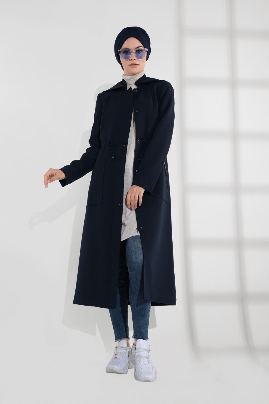 Tesettür giyim LACİVERT BELDEN BAĞCIKLI HAKİM YAKA KAPÜŞONLU TRENÇKOT 1324