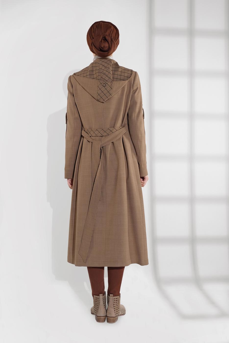 Tesettür giyim BEJ KAPÜŞONLU  FERMUAR VE ÇITÇIT DETAYLI TRENÇKOT 1337 