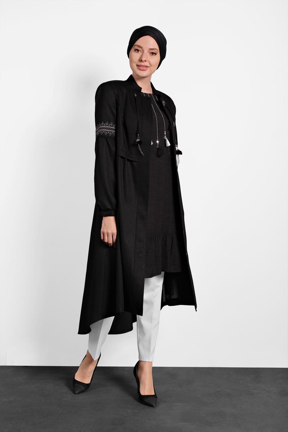 Tesettür giyim SİYAH İŞLEME DETAYLI DÜĞMELİ TRENÇKOT 1350