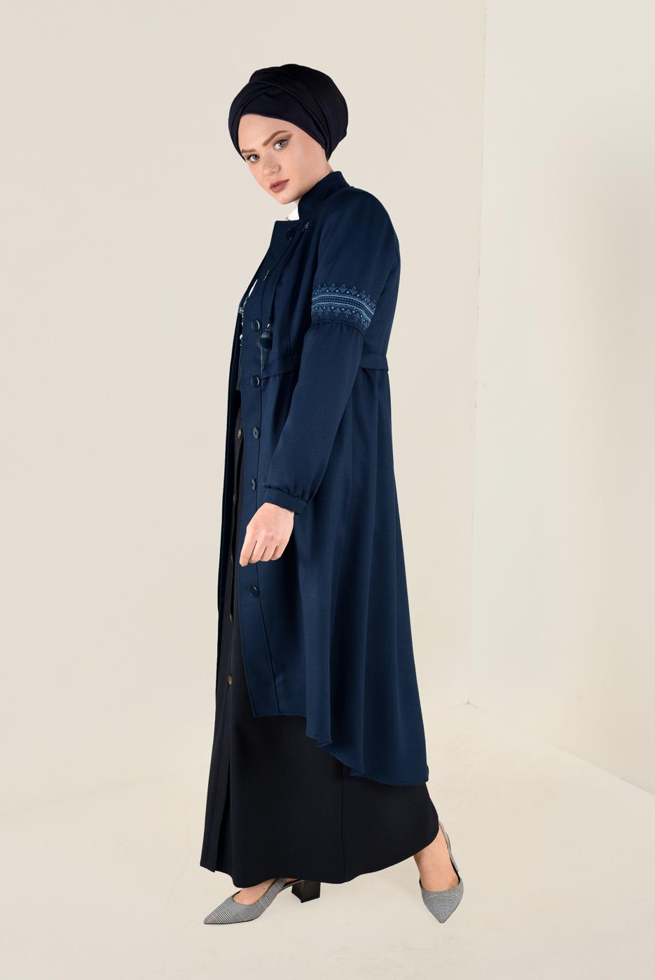 Tesettür giyim LACİVERT İŞLEME DETAYLI DÜĞMELİ TRENÇKOT 1350