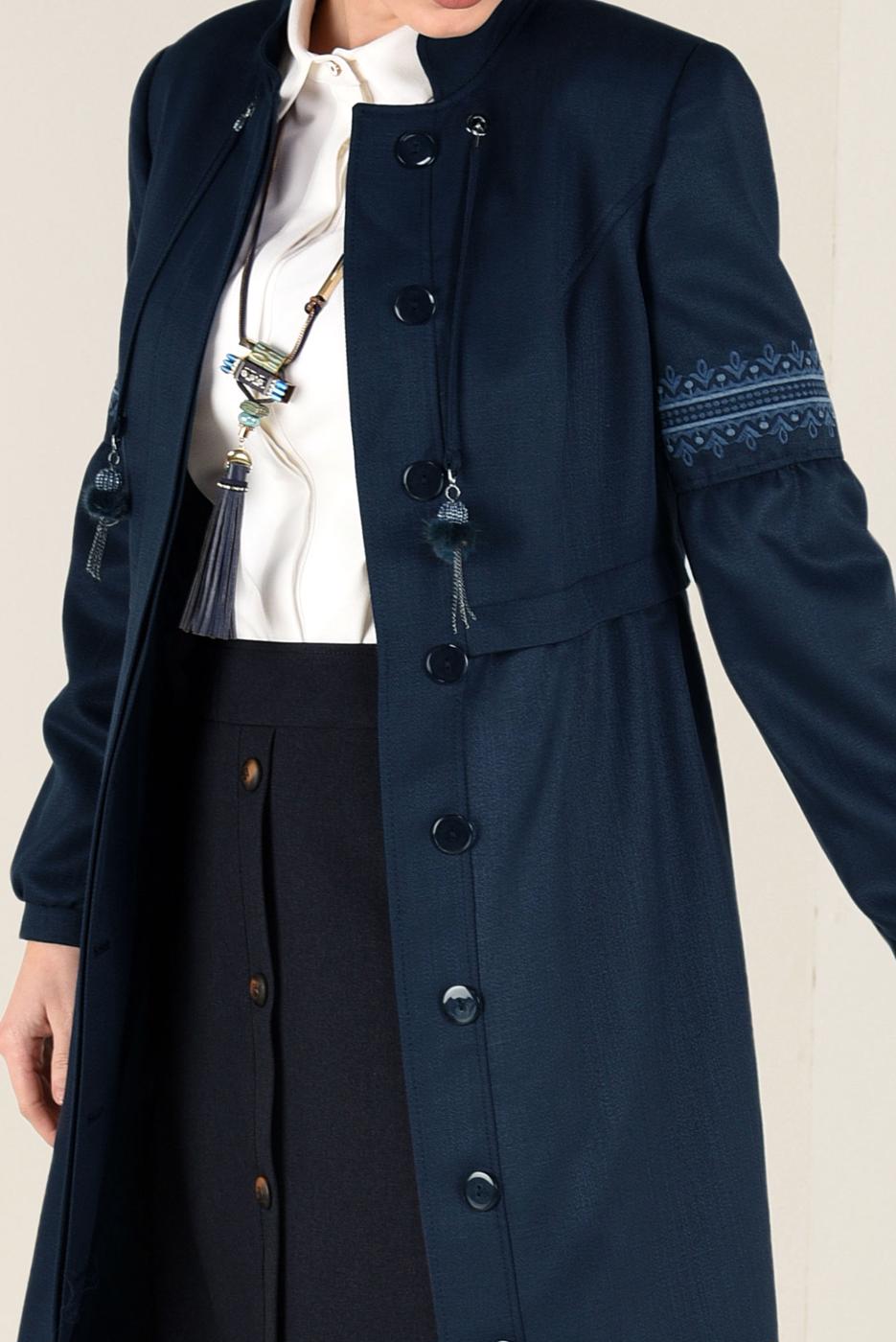 Tesettür giyim LACİVERT İŞLEME DETAYLI DÜĞMELİ TRENÇKOT 1350