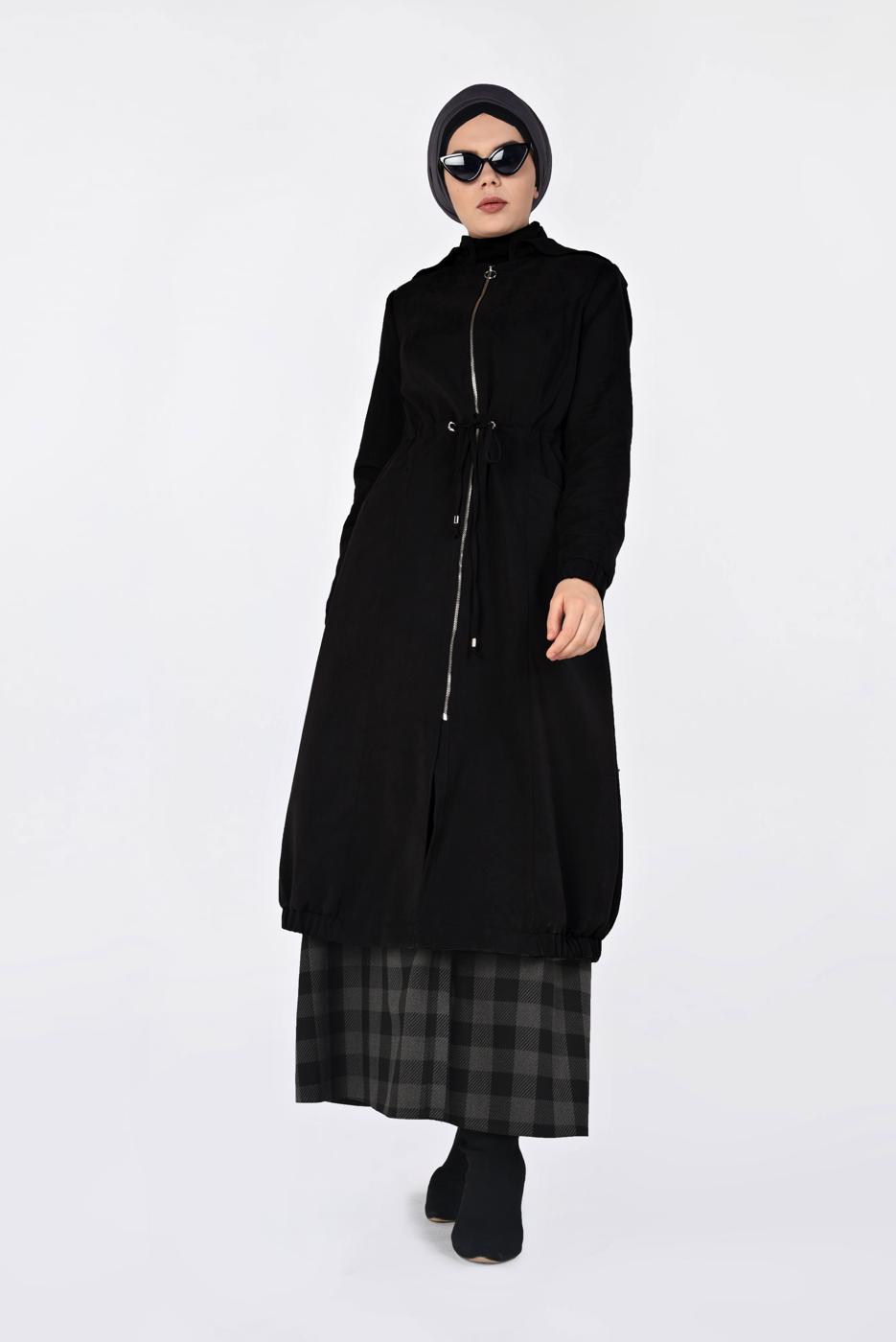 Tesettür giyim SİYAH  BİLEKLERİ VE ETEK UCU LASTİKLİ KAPÜŞONLU TRENÇKOT 1357 