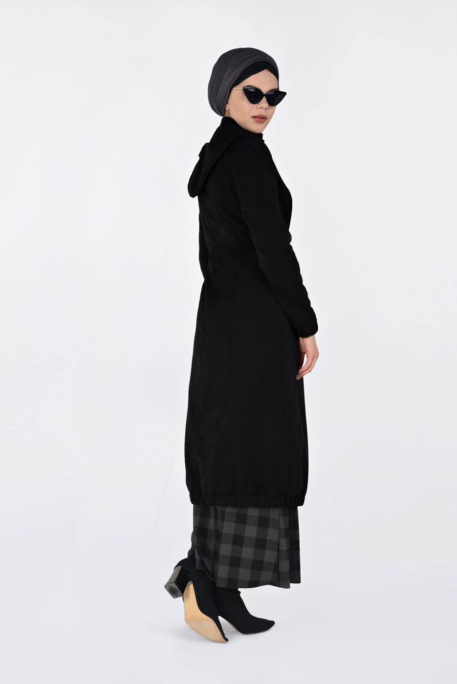 Tesettür giyim SİYAH  BİLEKLERİ VE ETEK UCU LASTİKLİ KAPÜŞONLU TRENÇKOT 1357 