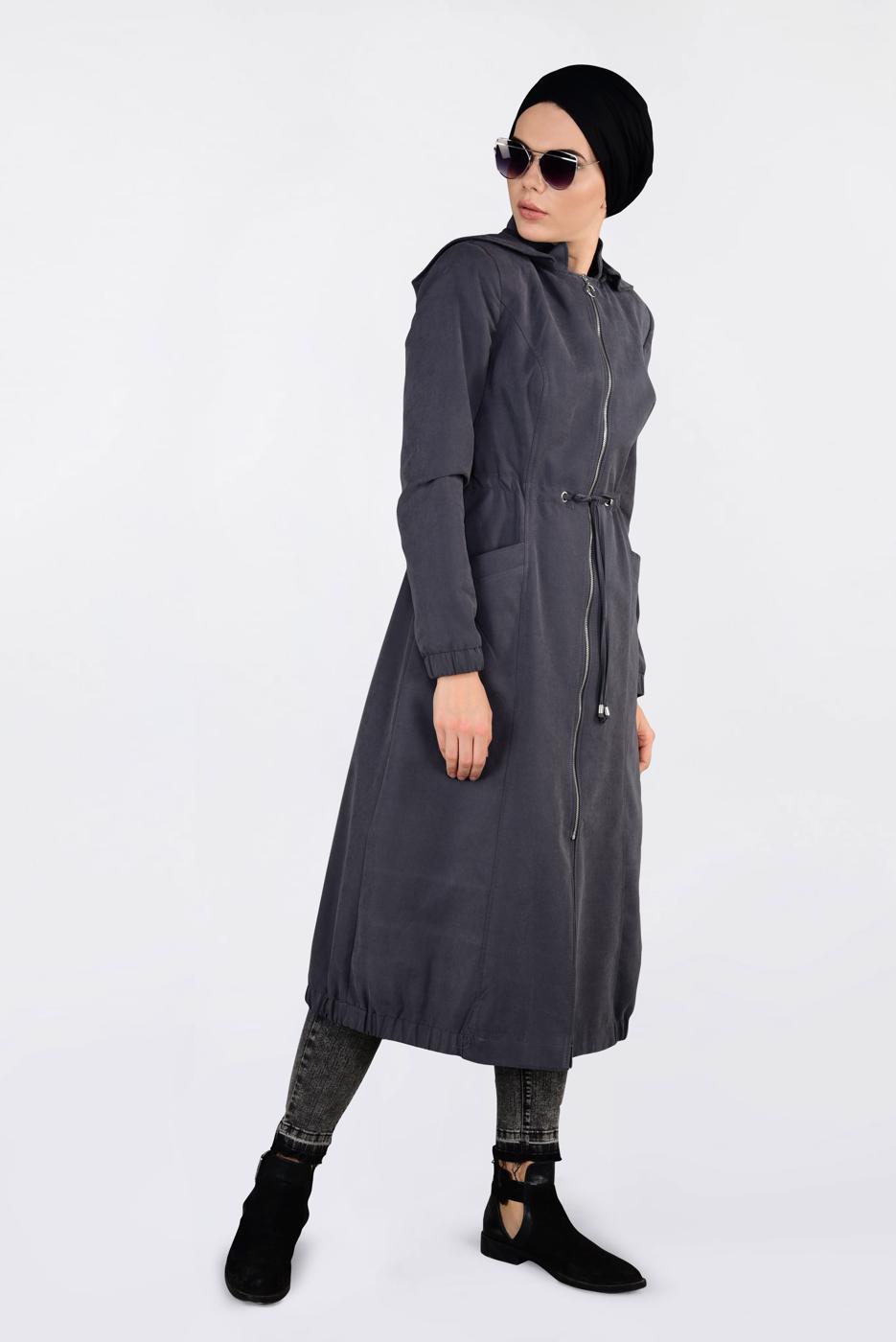 Tesettür giyim GRİ  BİLEKLERİ VE ETEK UCU LASTİKLİ KAPÜŞONLU TRENÇKOT 1357 