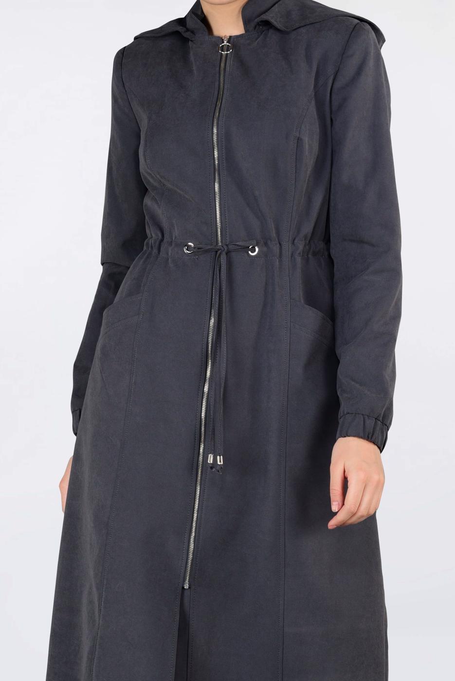 Tesettür giyim GRİ  BİLEKLERİ VE ETEK UCU LASTİKLİ KAPÜŞONLU TRENÇKOT 1357 