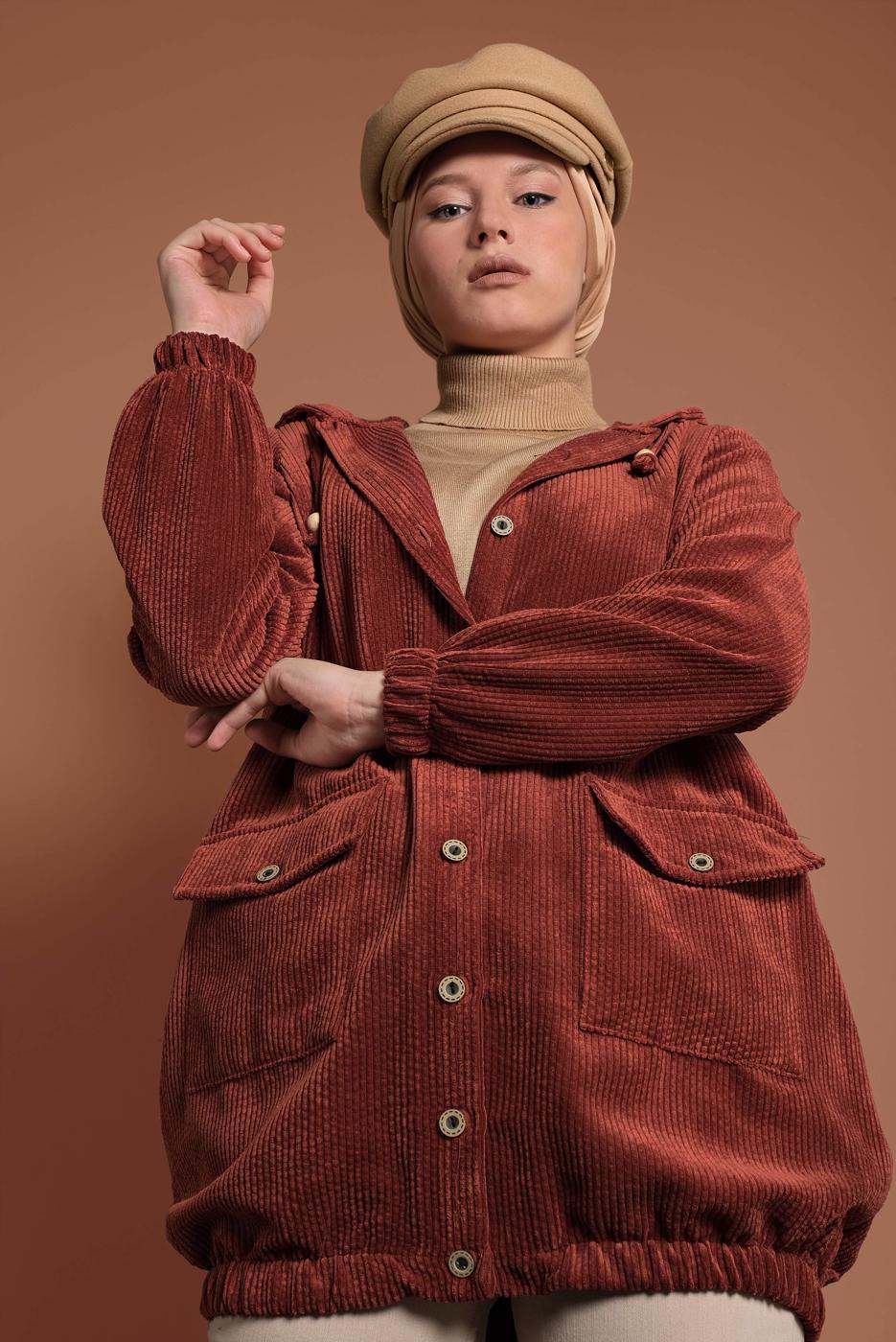 Vêtements hijab BRUN IMPERMÉABLE BOUTONÉ EN VELOURS CÔTELÉ AVEC CAPUCHE 2004