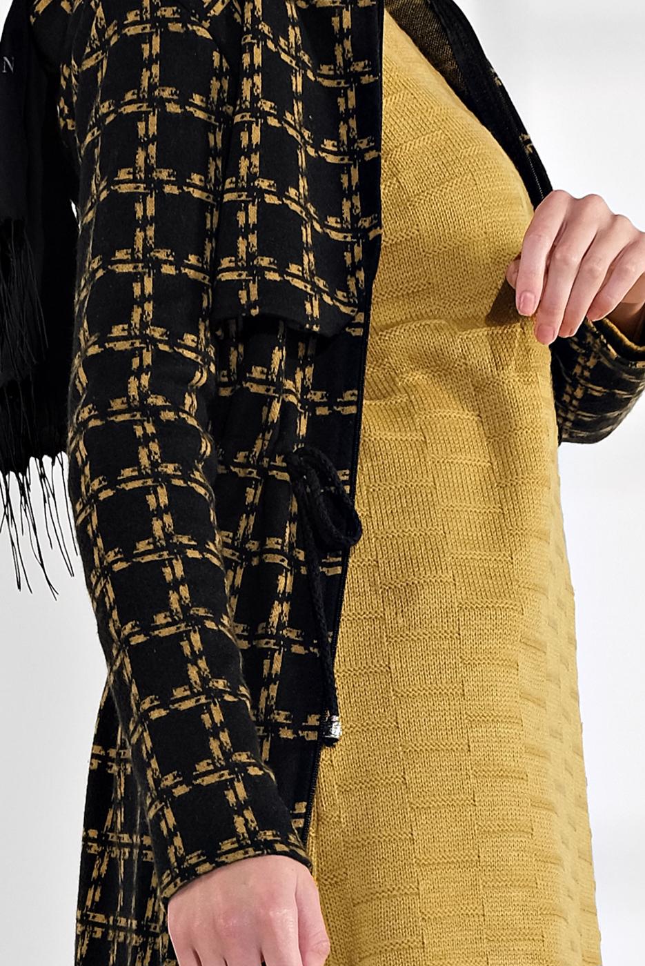 Tesettür giyim SİYAH BELİ BAĞCIKLI KAPÜŞONLU ÖRME EKOSE TRENÇKOT 4355 