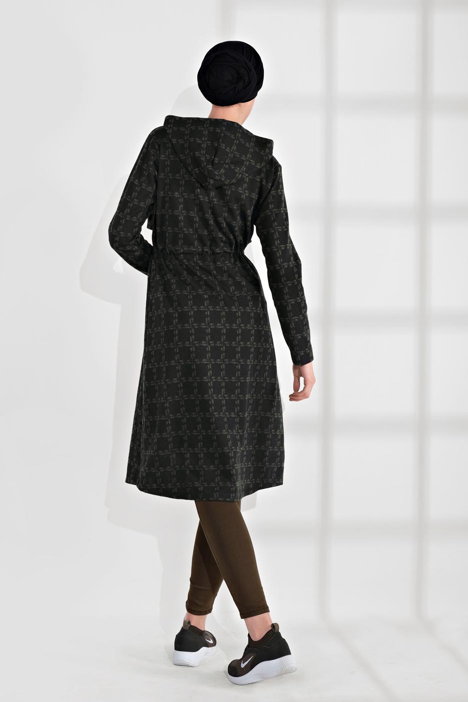 Tesettür giyim SİYAH BELİ BAĞCIKLI KAPÜŞONLU ÖRME EKOSE TRENÇKOT 4355 