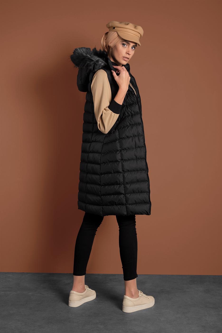 Tesettür giyim SİYAH KAPÜŞONLU ŞİŞME YELEK 0007