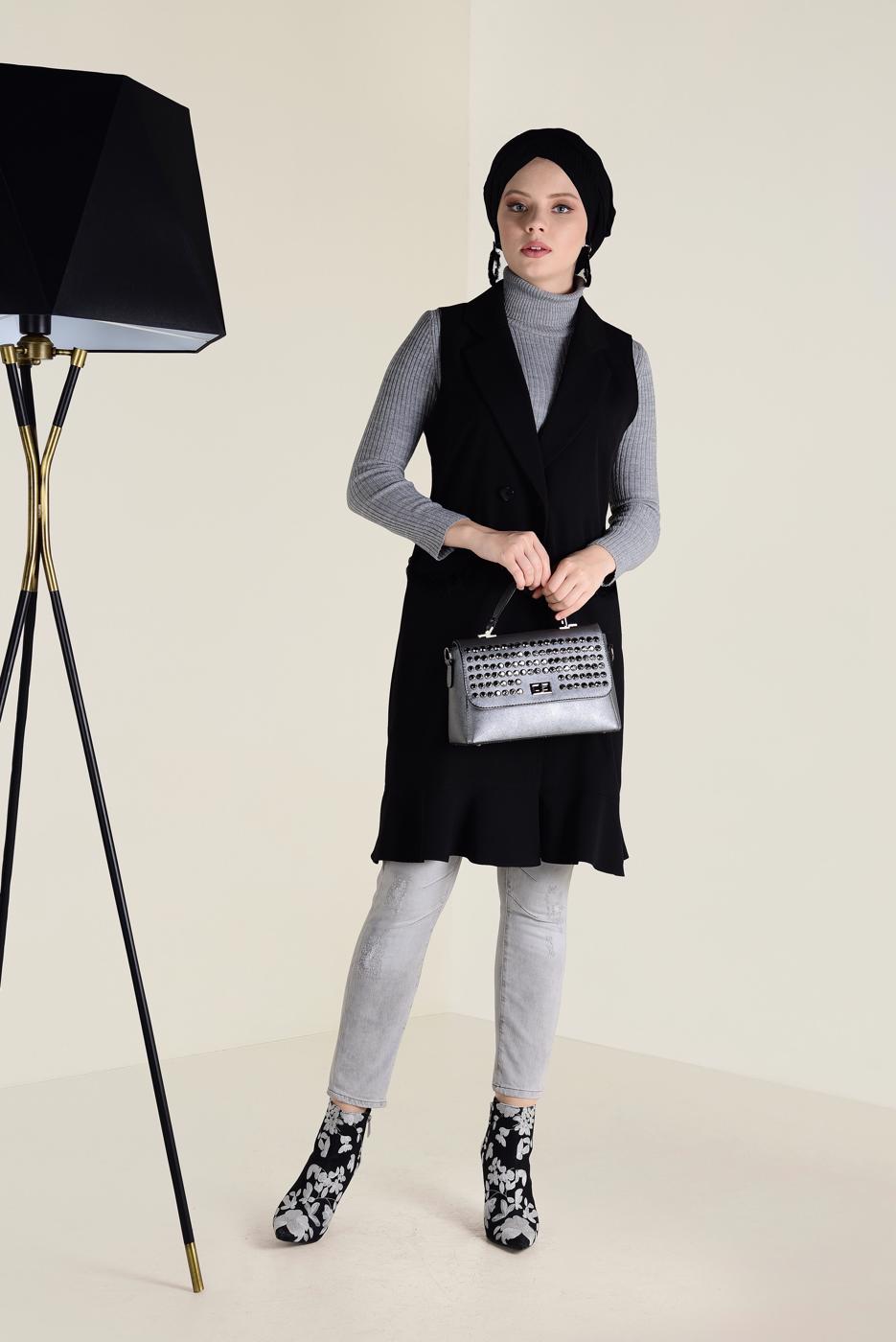 Tesettür giyim SİYAH ALVİNA CEPLERİ TÜY DETAYLI DÜĞMELİ YELEK 4579