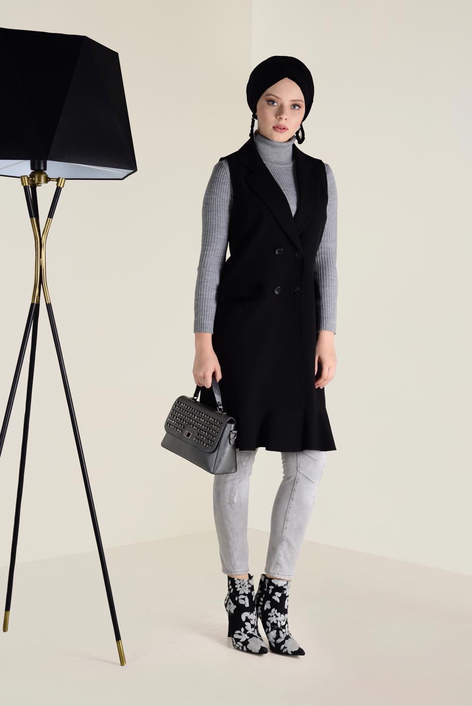 Tesettür giyim SİYAH ALVİNA CEPLERİ TÜY DETAYLI DÜĞMELİ YELEK 4579