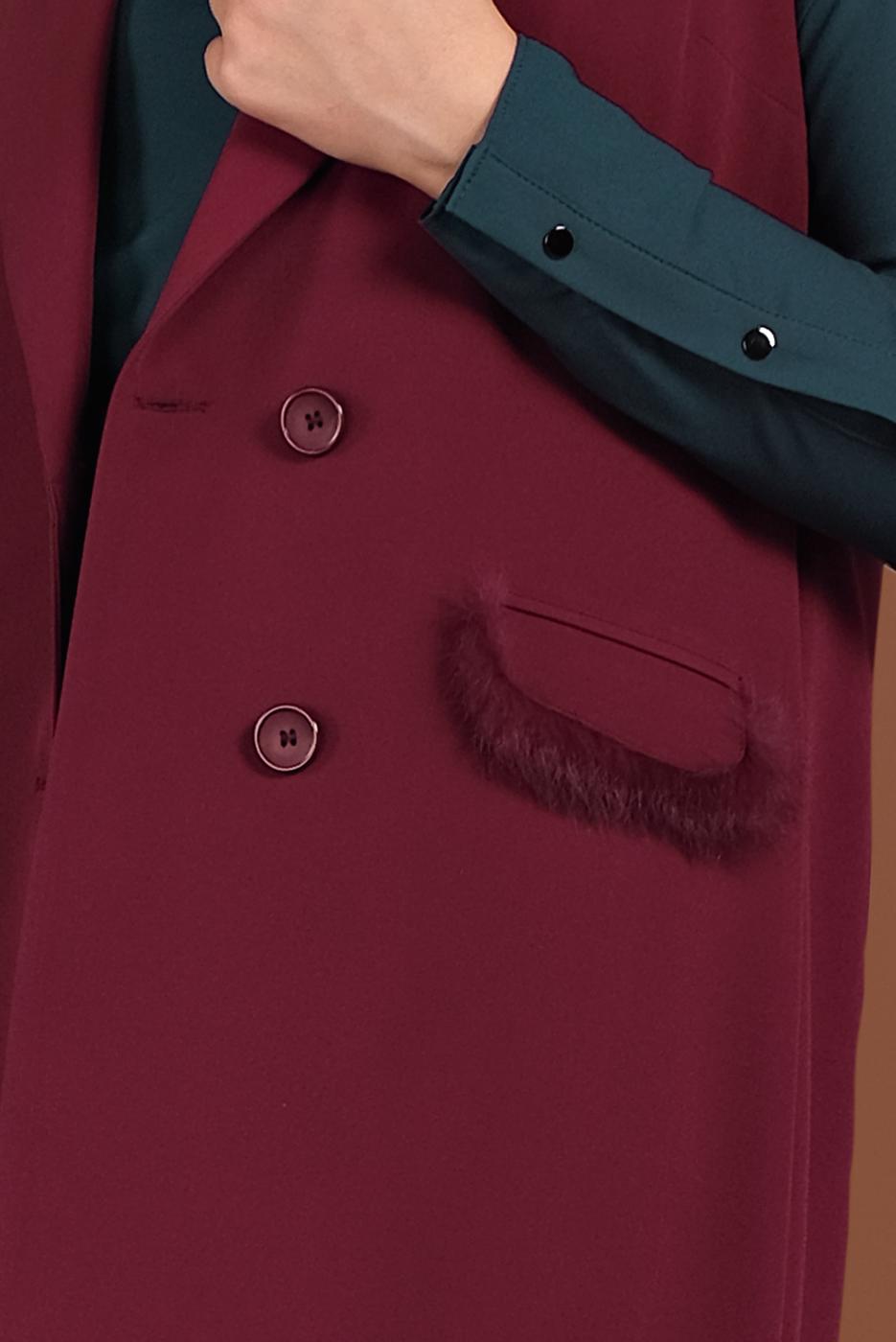 Tesettür giyim BORDO ALVİNA CEPLERİ TÜY DETAYLI DÜĞMELİ YELEK 4579