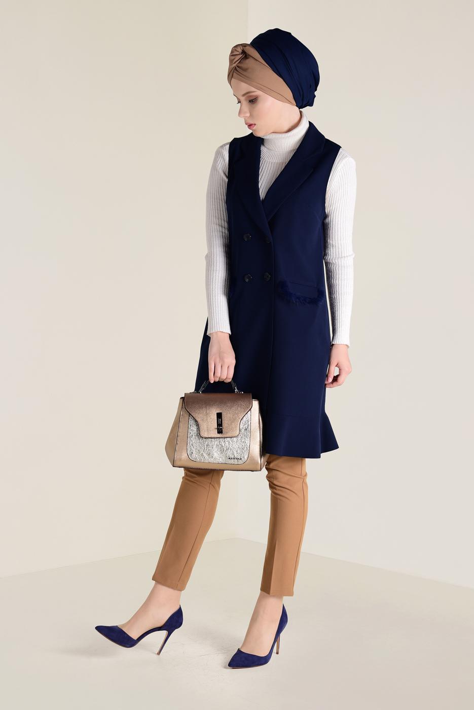 Tesettür giyim LACİVERT ALVİNA CEPLERİ TÜY DETAYLI DÜĞMELİ YELEK 4579