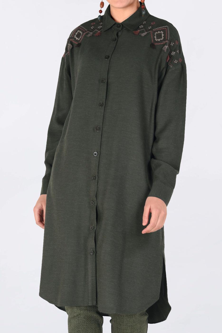 Tesettür giyim HAKİ OMUZLARI NAKIŞLI YANLARI YIRTMAÇLI TUNİK 4760 