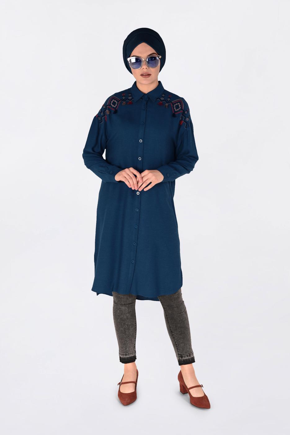 Tesettür giyim MAVİ OMUZLARI NAKIŞLI YANLARI YIRTMAÇLI TUNİK 4760 