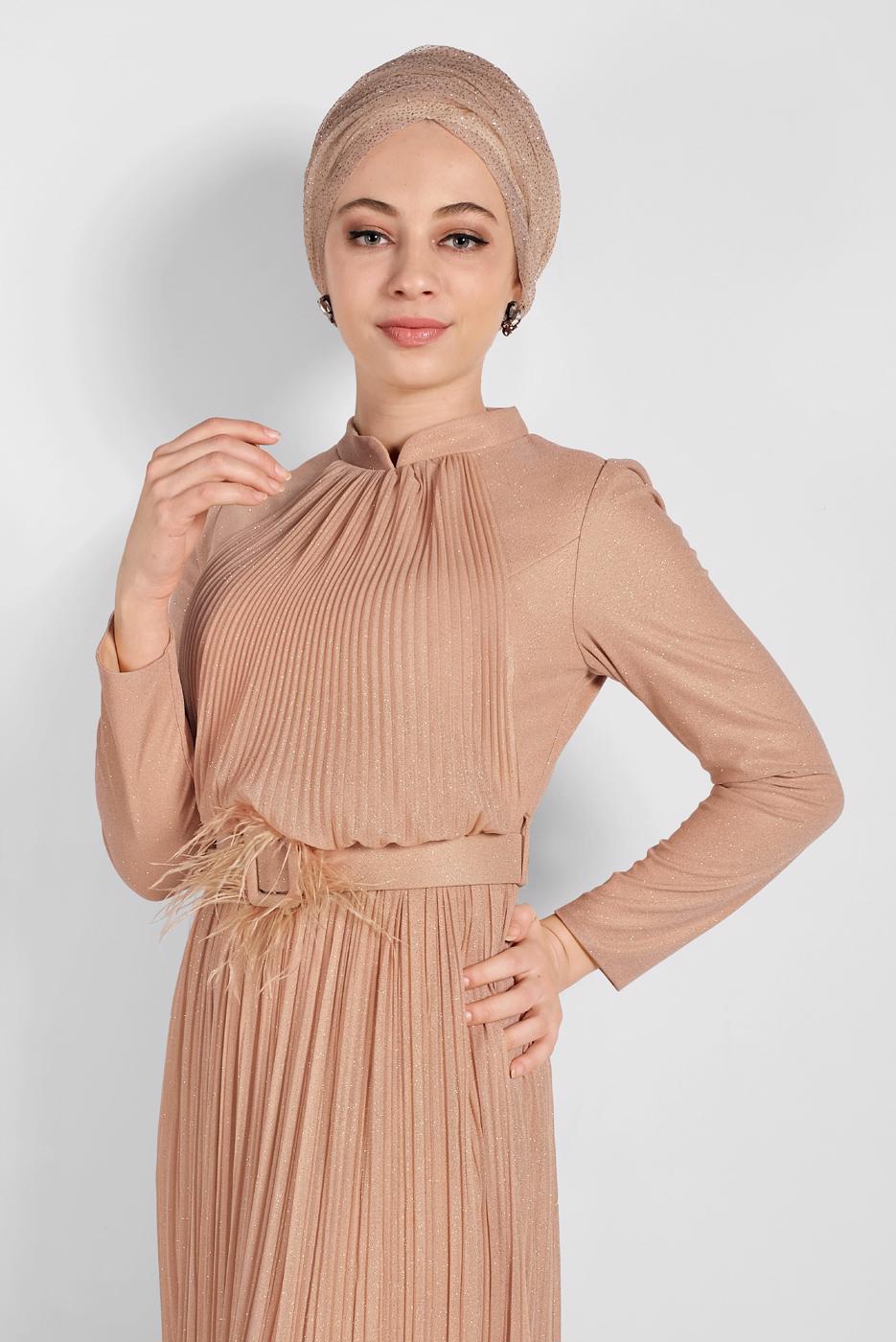 Tesettür giyim BEJ SİMLİ PİLİSELİ ABİYE ELBİSE 2810
