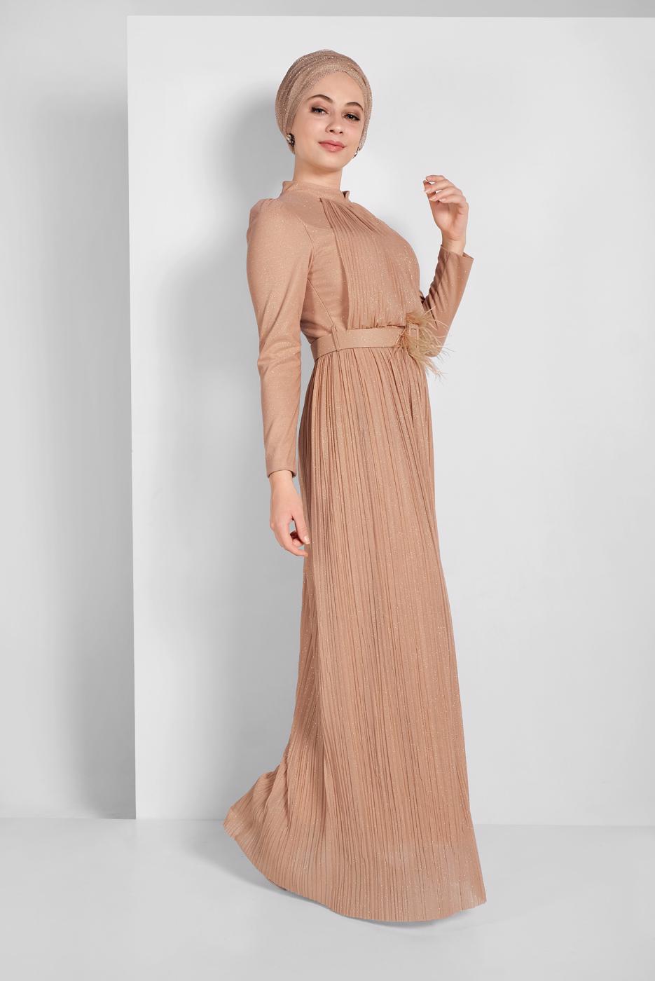 Tesettür giyim BEJ SİMLİ PİLİSELİ ABİYE ELBİSE 2810