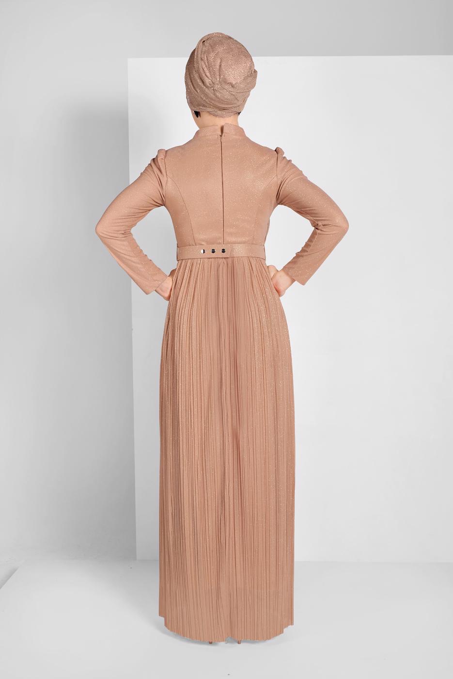 Tesettür giyim BEJ SİMLİ PİLİSELİ ABİYE ELBİSE 2810